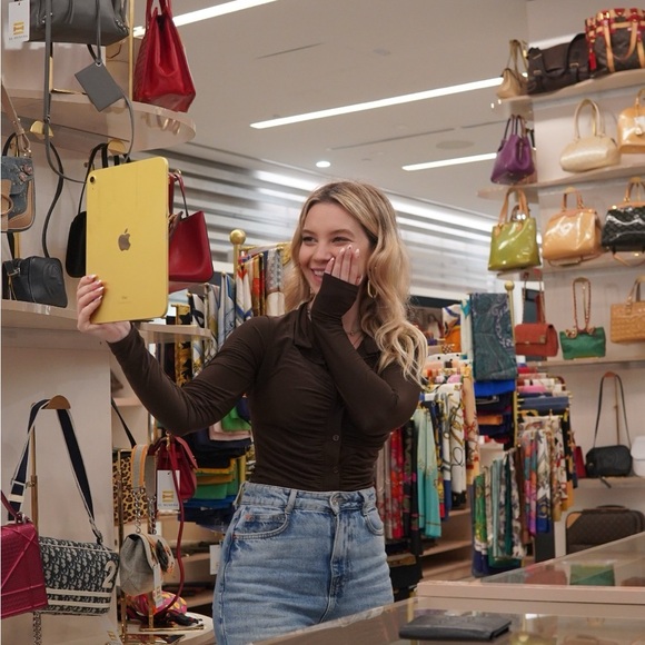 100 NEW ARRIVALS W GIGI ON SHELF INSANE BAGS LV CHANEL GUCCI PRADA 🤯🤩😍 - Picture 2 of 5